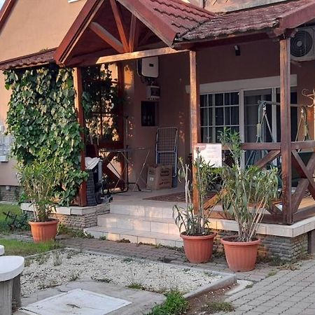 Lelle Lelke Apartmanhaz Lägenhet Balatonlelle Exteriör bild