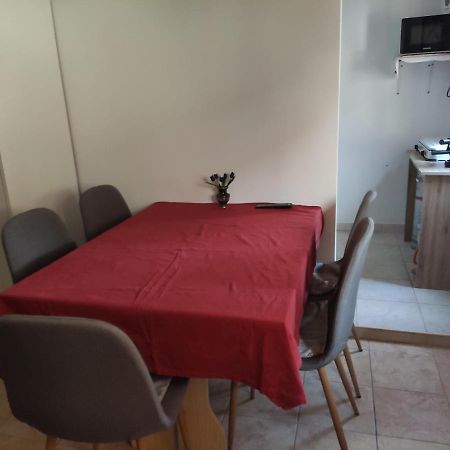 Lelle Lelke Apartmanhaz Lägenhet Balatonlelle Exteriör bild