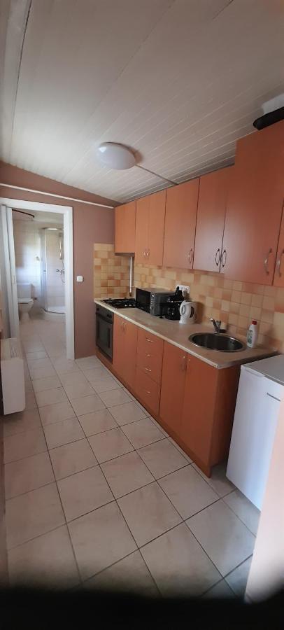Lelle Lelke Apartmanhaz Lägenhet Balatonlelle Exteriör bild
