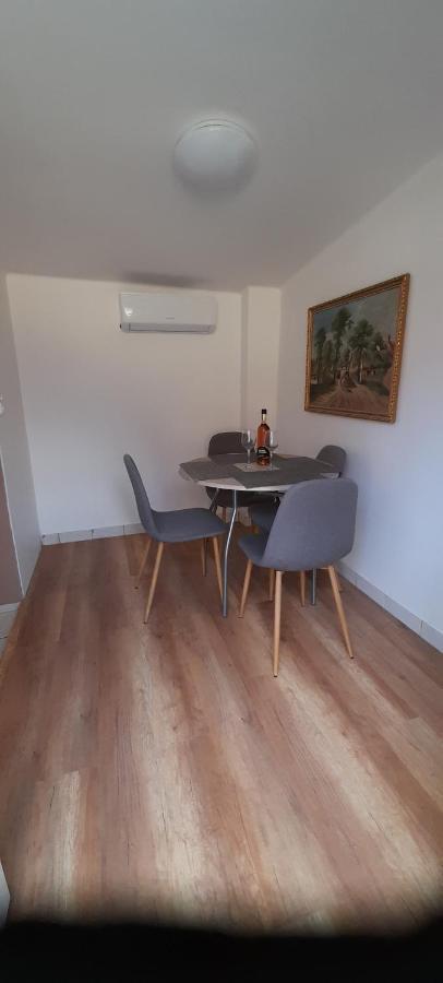 Lelle Lelke Apartmanhaz Lägenhet Balatonlelle Exteriör bild