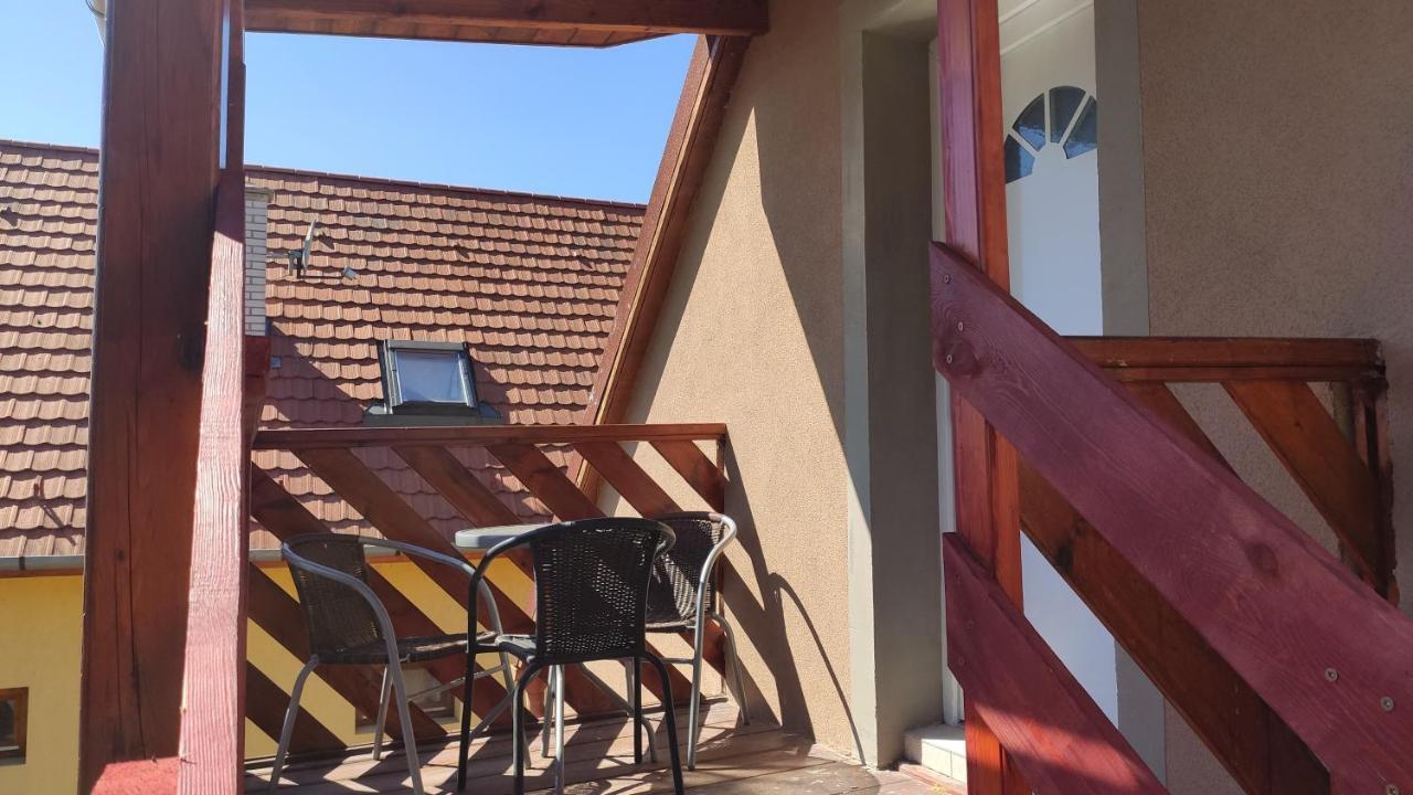 Lelle Lelke Apartmanhaz Lägenhet Balatonlelle Exteriör bild