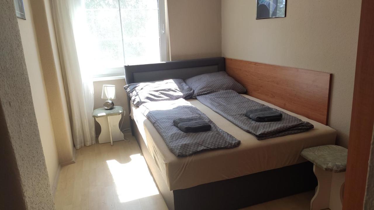 Lelle Lelke Apartmanhaz Lägenhet Balatonlelle Exteriör bild