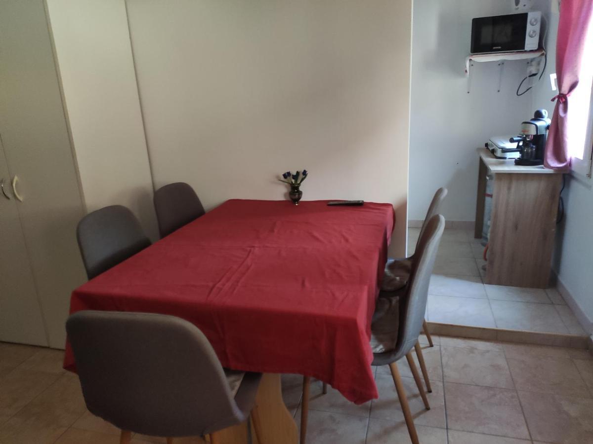 Lelle Lelke Apartmanhaz Lägenhet Balatonlelle Exteriör bild