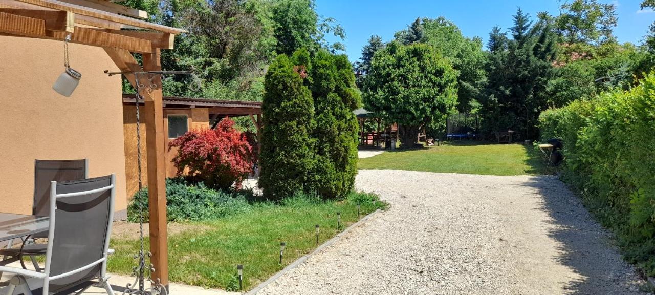 Lelle Lelke Apartmanhaz Lägenhet Balatonlelle Exteriör bild