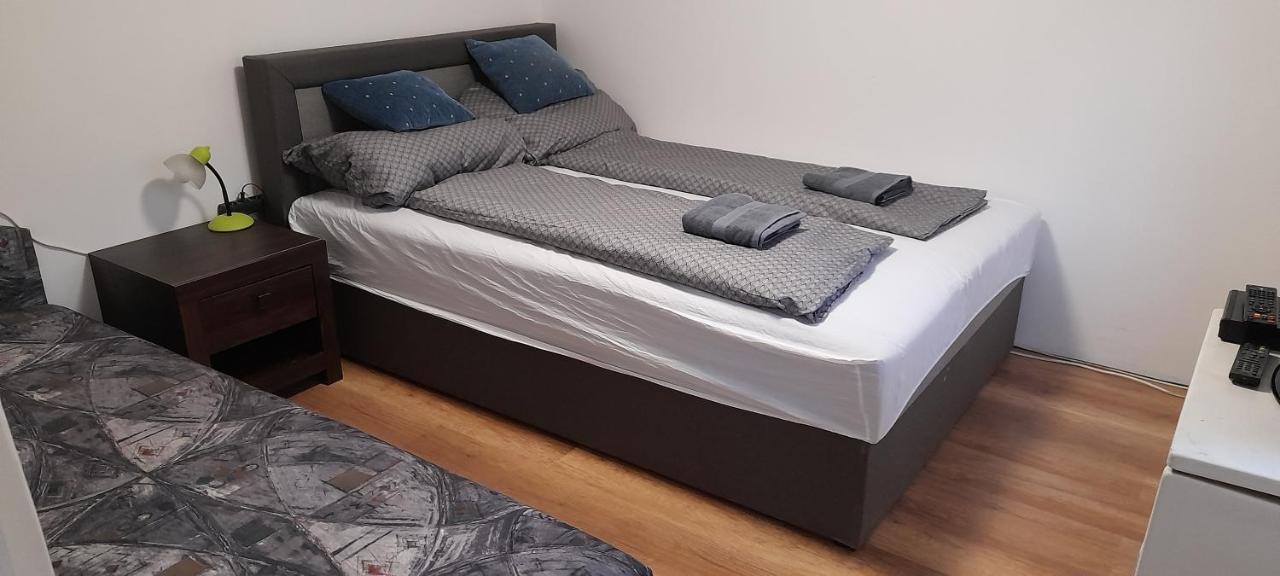 Lelle Lelke Apartmanhaz Lägenhet Balatonlelle Exteriör bild